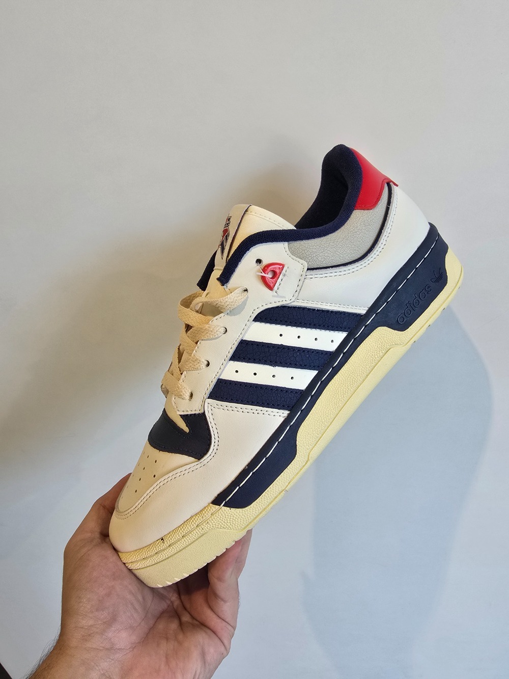 adidas Rivalry 86 Low Ivory Night Indigo Better Scarlet