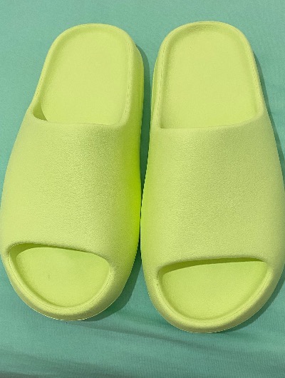 Yeezy Slide Glow Green - Droper