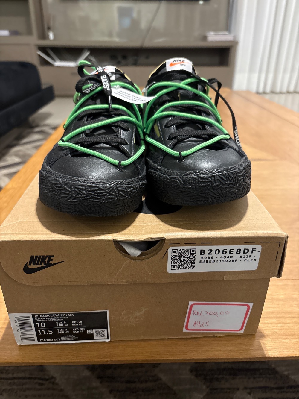 Off-White x Nike Blazer Low Black and Electro Green — 42, Novo
