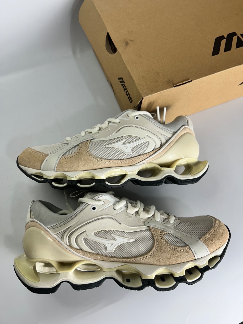 Mizuno Wave Prophecy Beta 2 Beige Grey