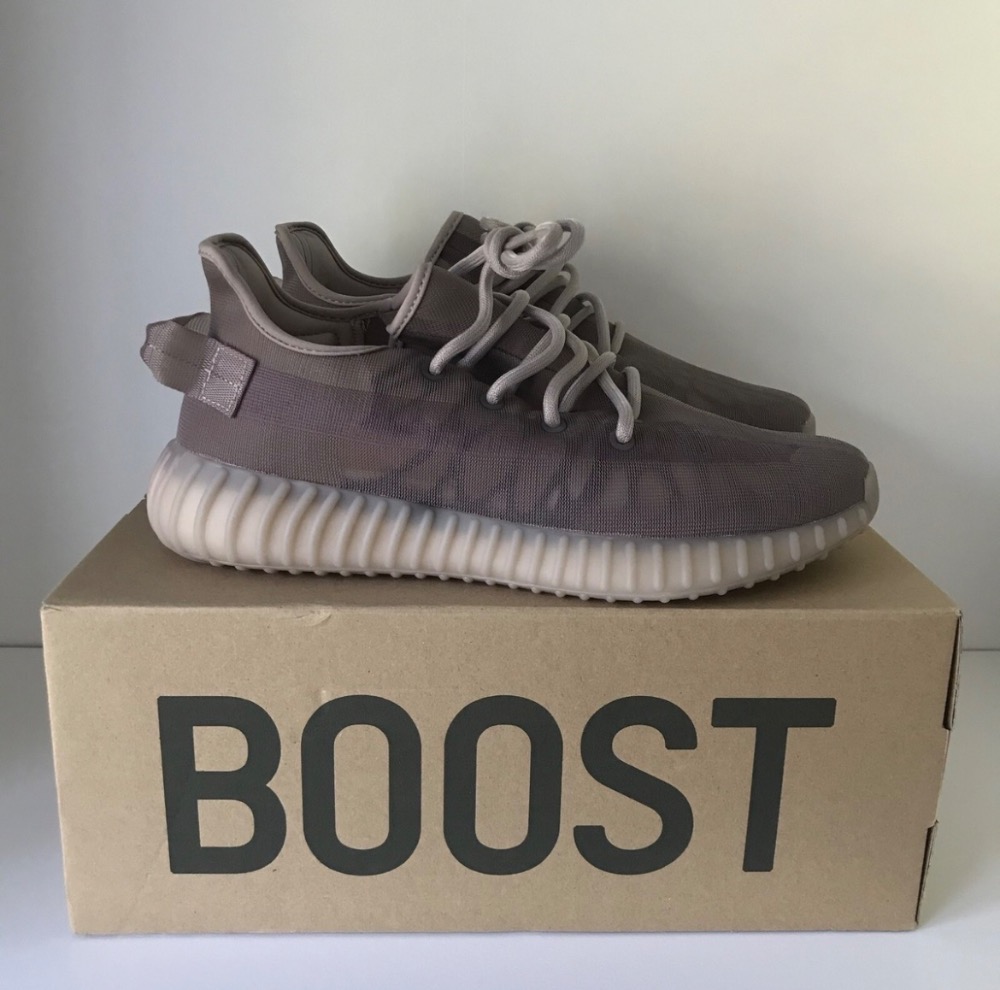 Yeezy Boost 350 V2 Mono Mist — 39, Novo