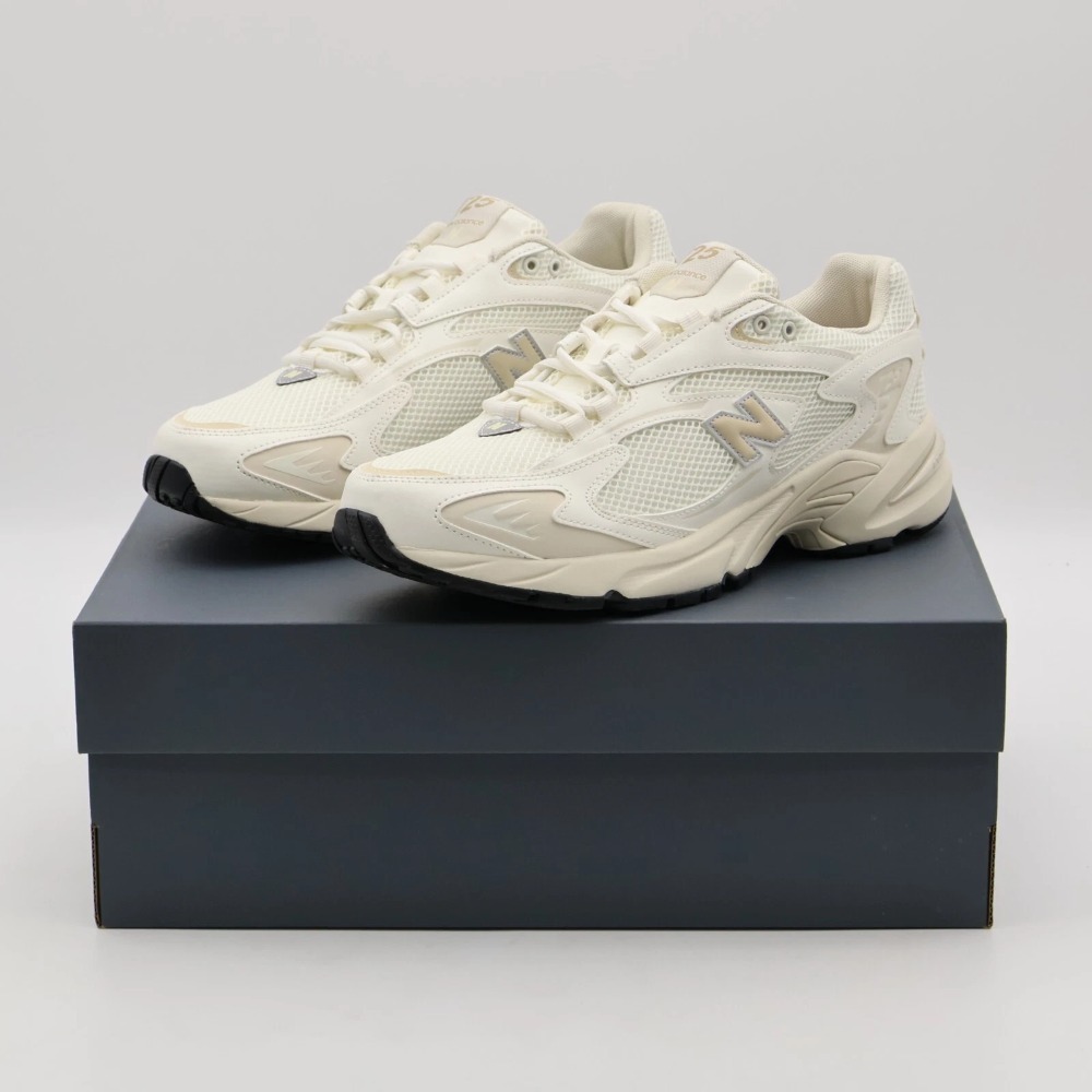 New Balance 725 White Beige