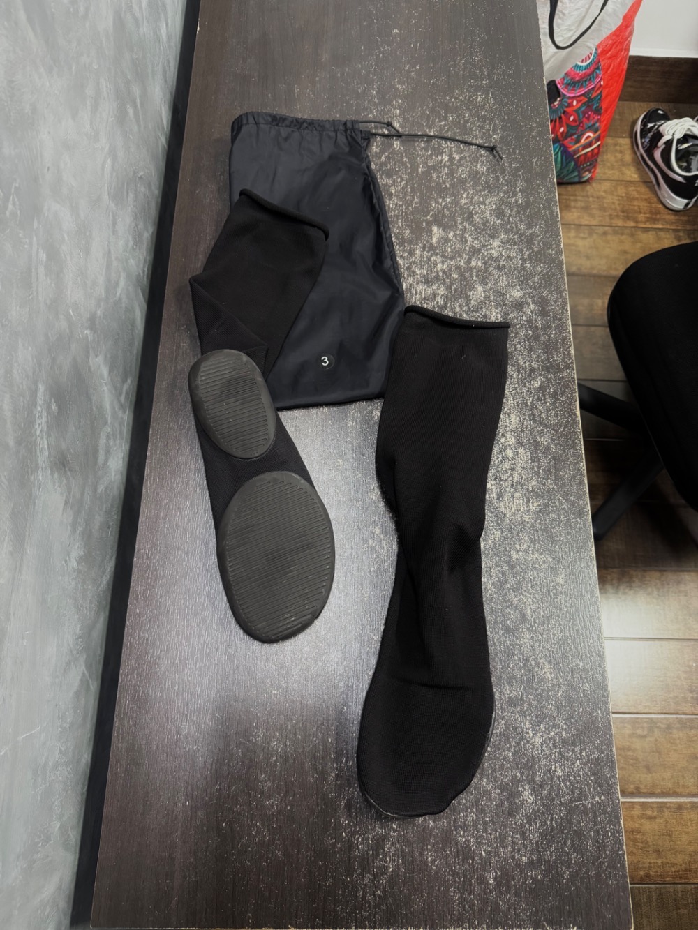 Yeezy Pods Black