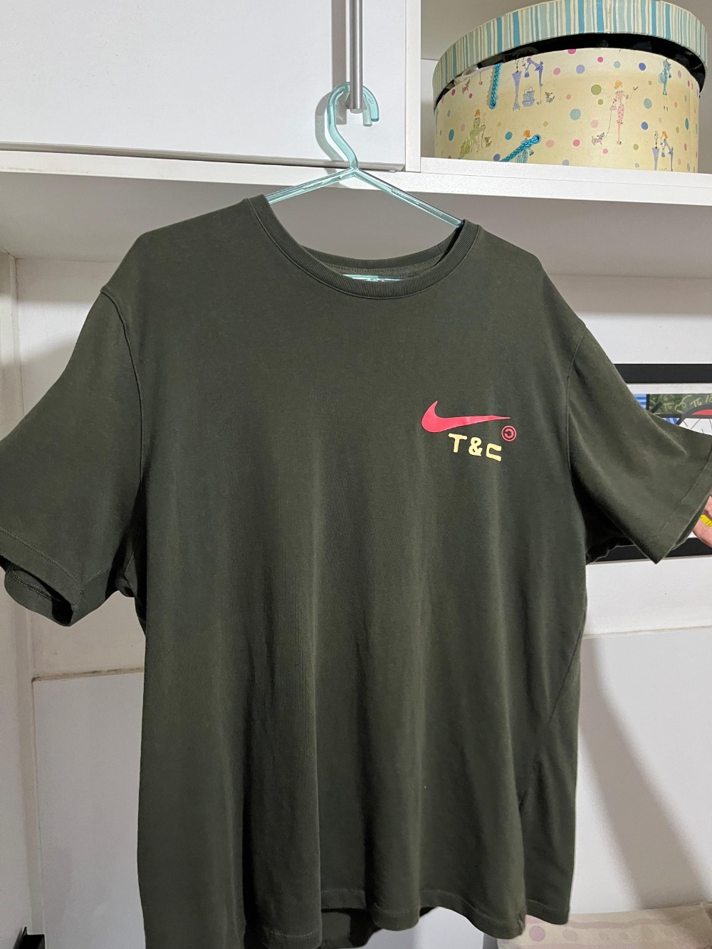 NOCTA x Nike Camiseta Souvenir Cactus Dark Khaki — G, Usado