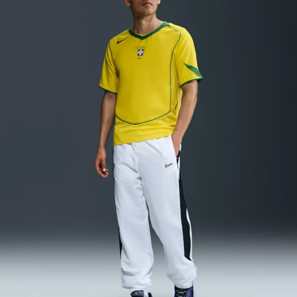 Imagem Camiseta Nike Brasil 2004 Total 90 Reissue Football Yellow