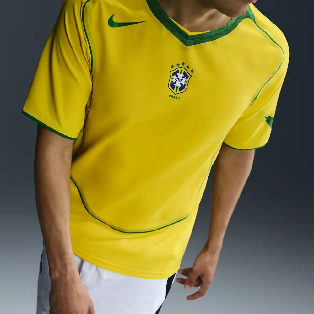 Imagem Camiseta Nike Brasil 2004 Total 90 Reissue Football Yellow