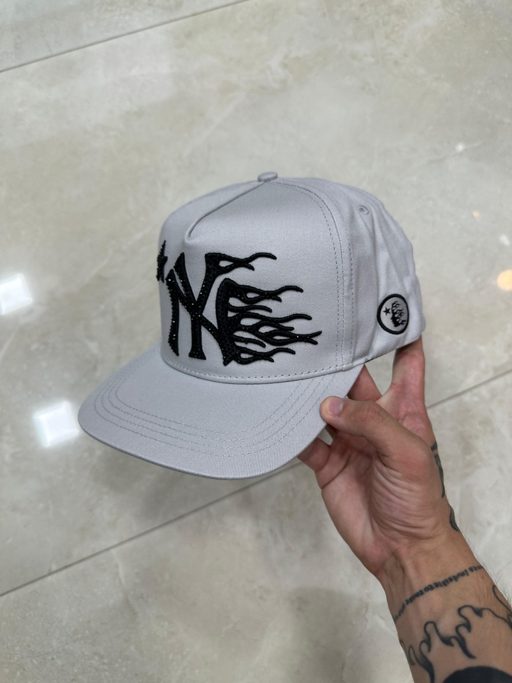 Boné Hellstar NY Flame Snapback Grey — Único, Novo
