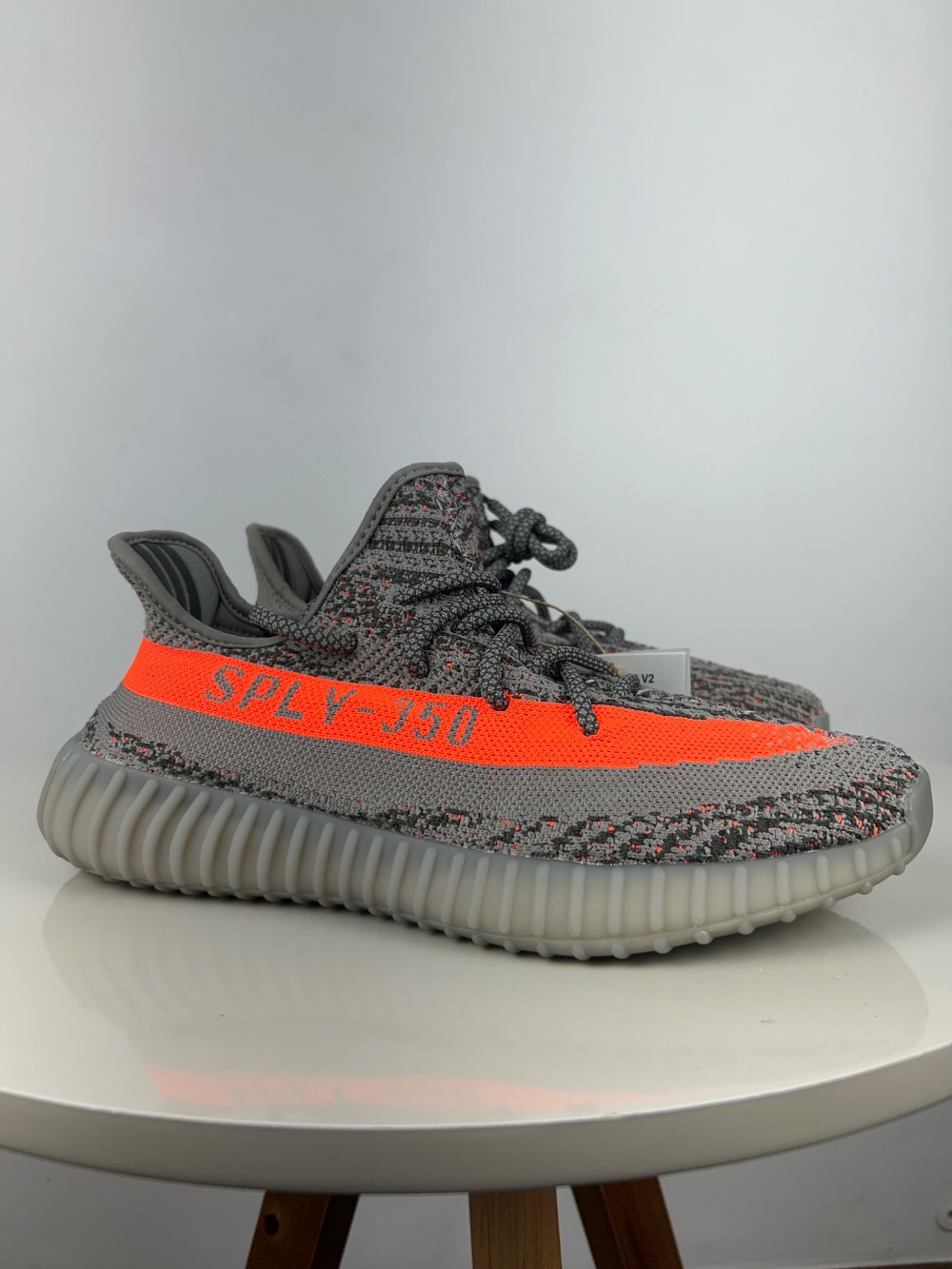 Yeezy Boost 350 v2 Beluga Reflective — 40, Novo
