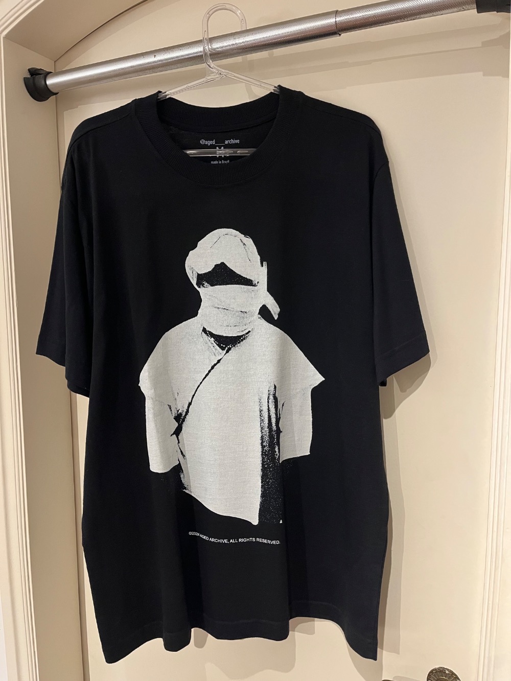Camiseta Aged Archive Preta Ye