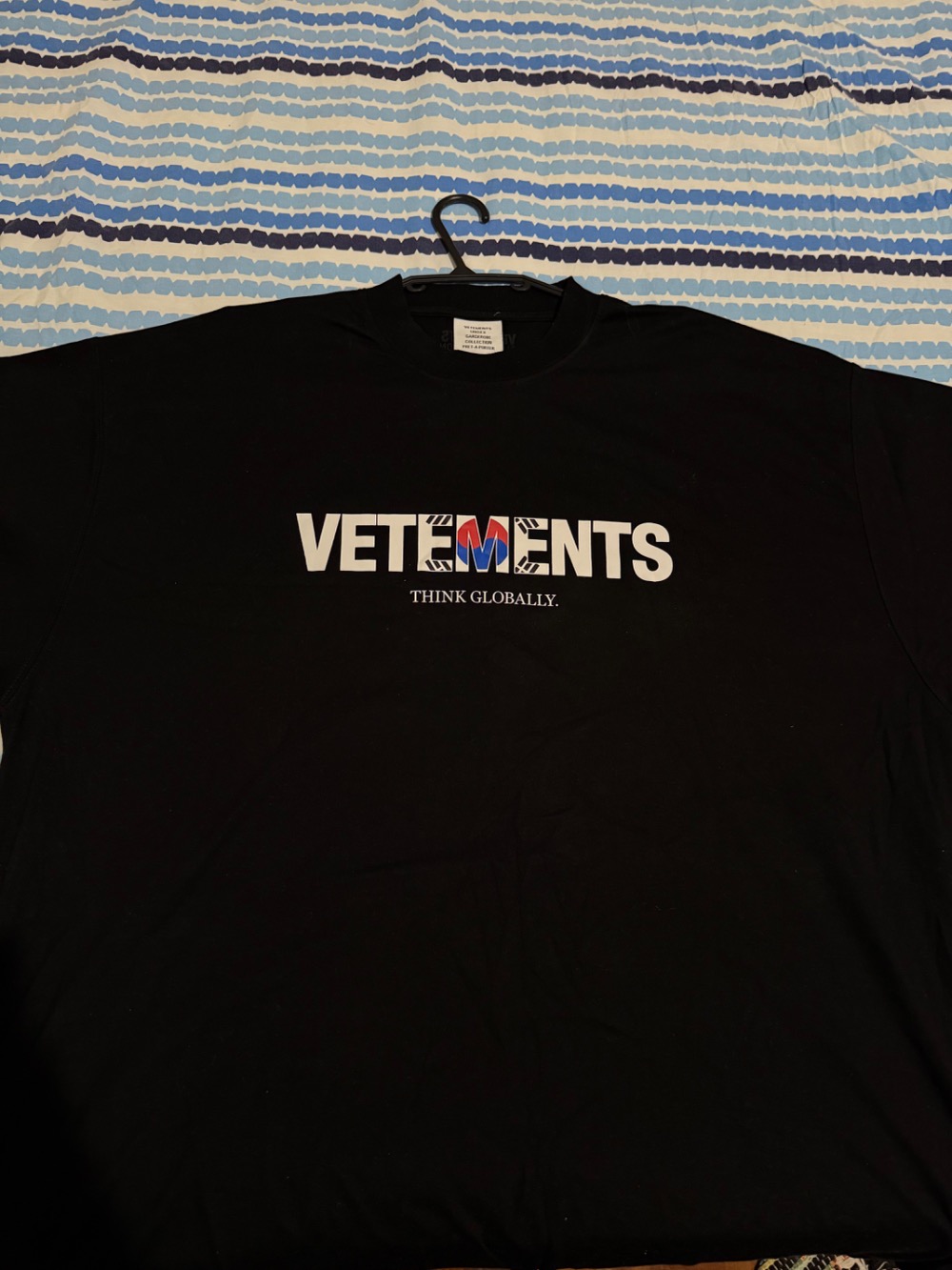 Camiseta Vetements "Think Globally" South Korea