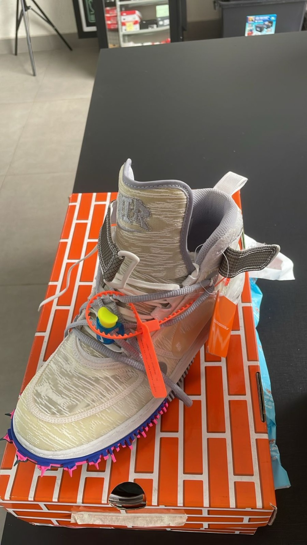Off-White x Nike Air Force 1 Mid White — 40.5, Novo