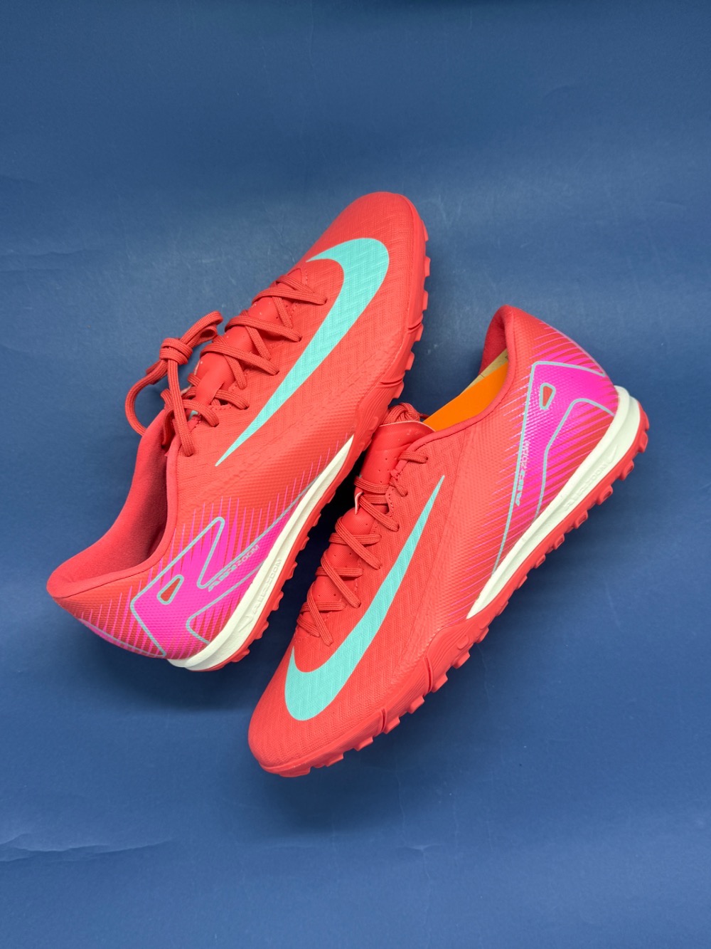 Chuteira Nike Zoom Mercurial Vapor 16 Academy Society TF Mad Energy Pack