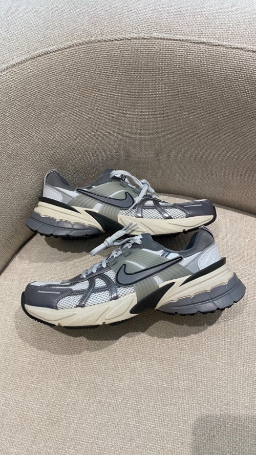 Nike V2K Run Pure Platinum Wolf Grey