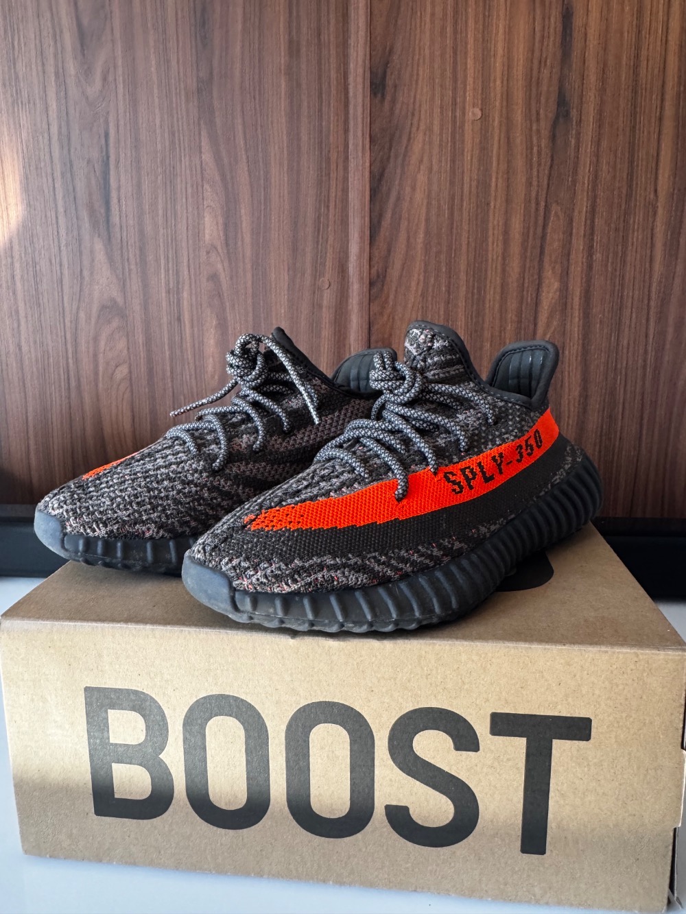 Yeezy 350 V2 Carbon Beluga — 36, Usado