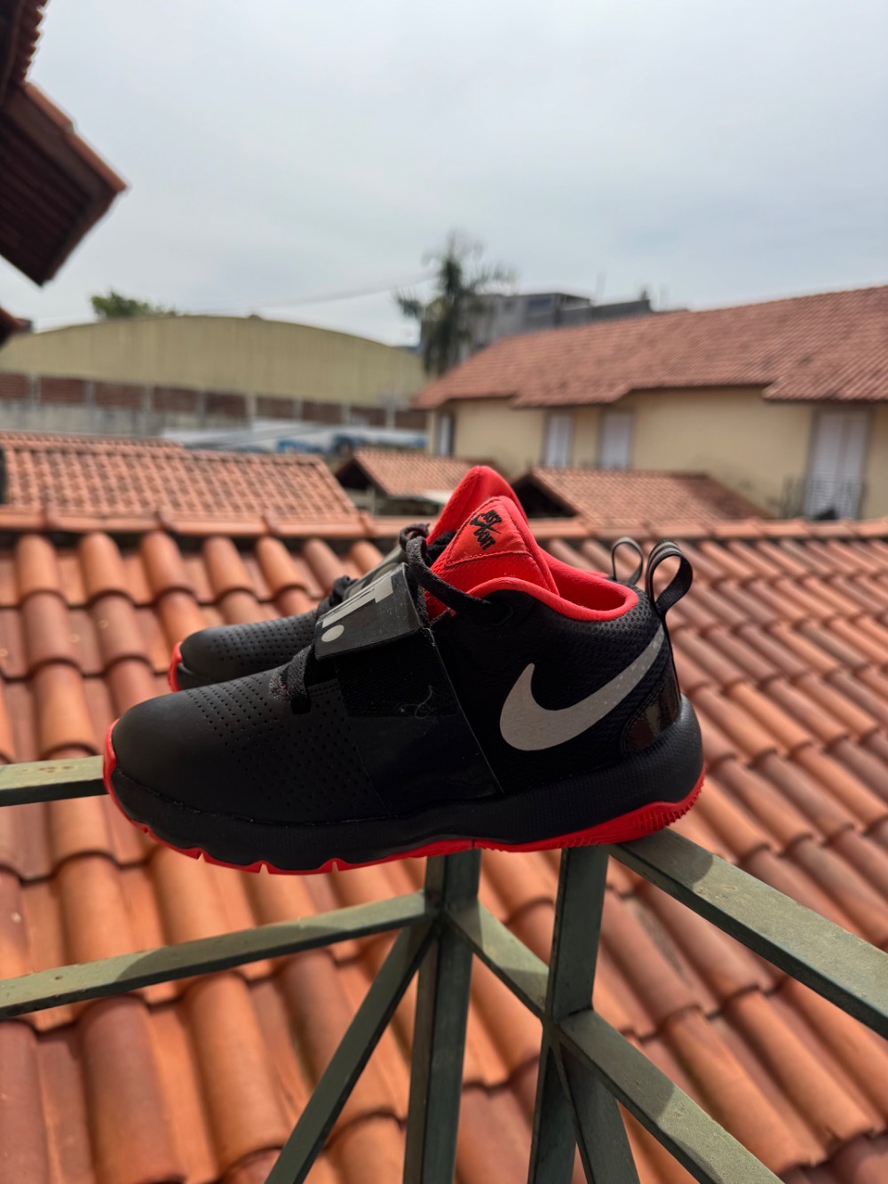 Nike Team Hustle D 8 GS Black White Red