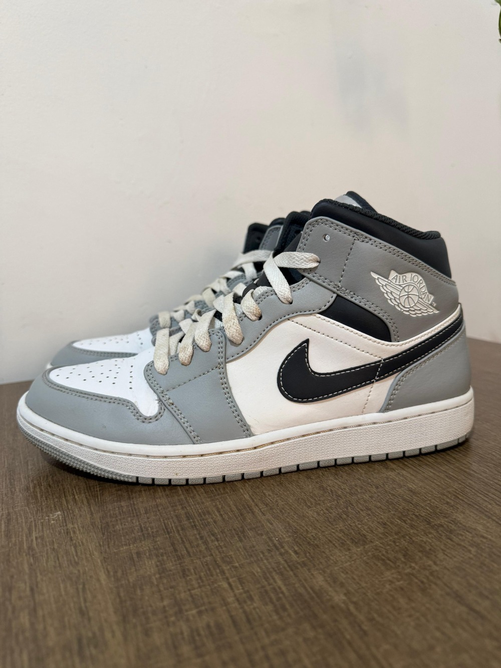 Air Jordan 1 Mid Light Smoke Grey — 41, Usado