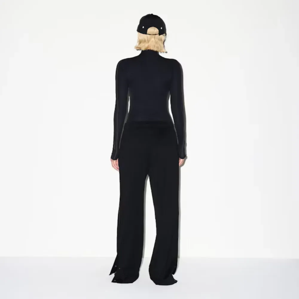 SKIMS x Nike Calça Side Snaps Obsidian - Droper