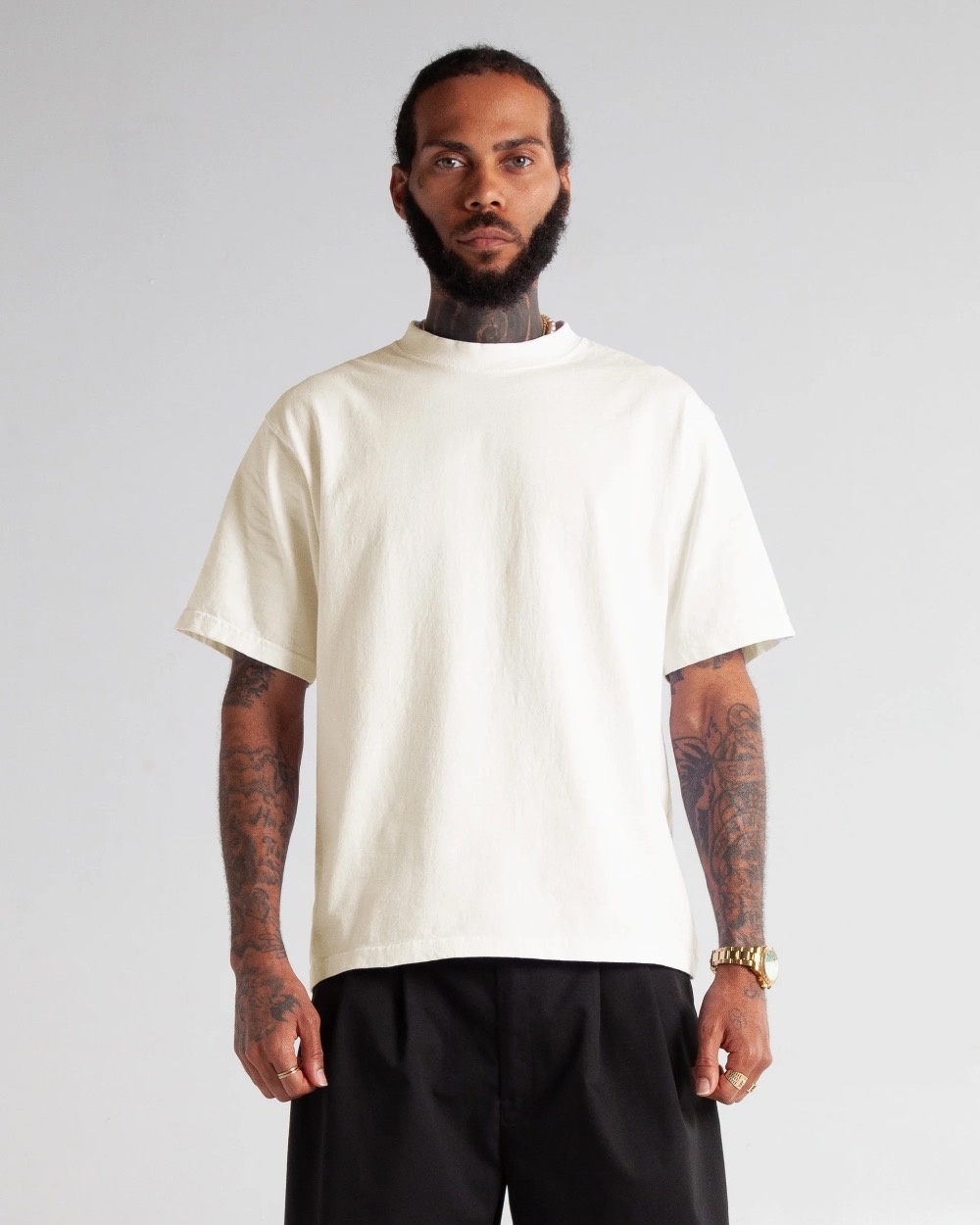 Camiseta Shaka Wear 7.5oz Max Heavyweight Cropped Off White