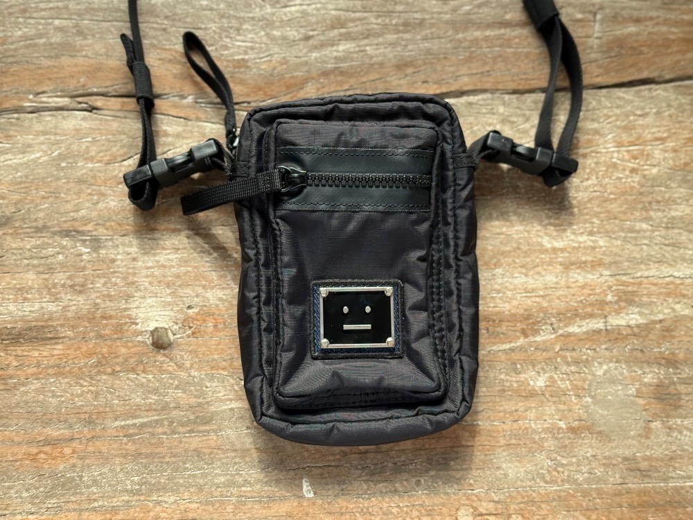 Bolsa Tiracolo Acne Studios preta