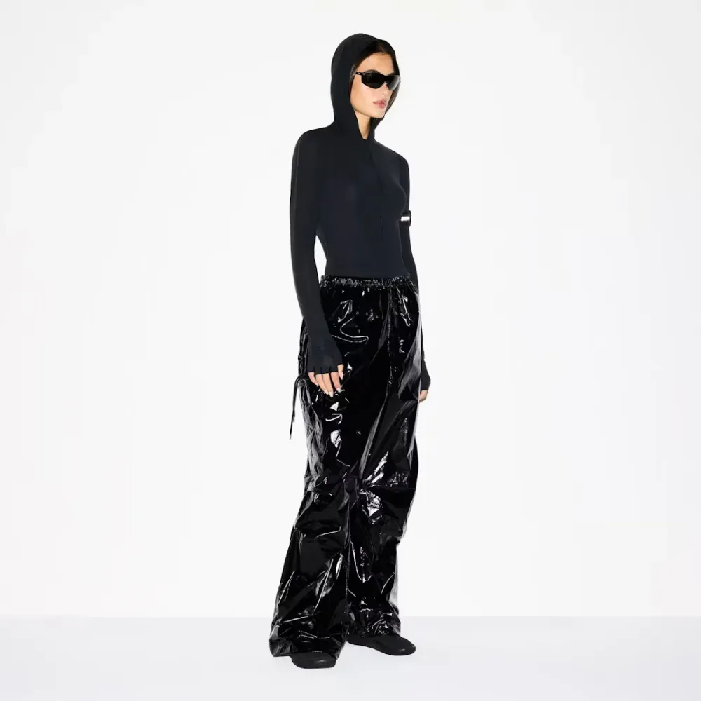SKIMS x Nike Calça Shiny Nylon Cargo Obsidian - Droper