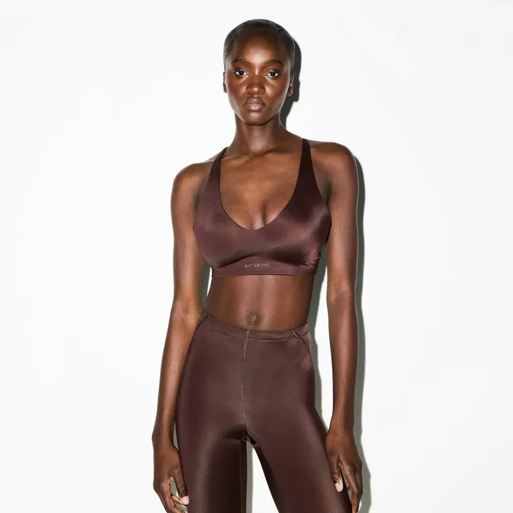 Nike skimsコラボ SKIMS x Nike Top V-Neck Bra Phoenix - Droper