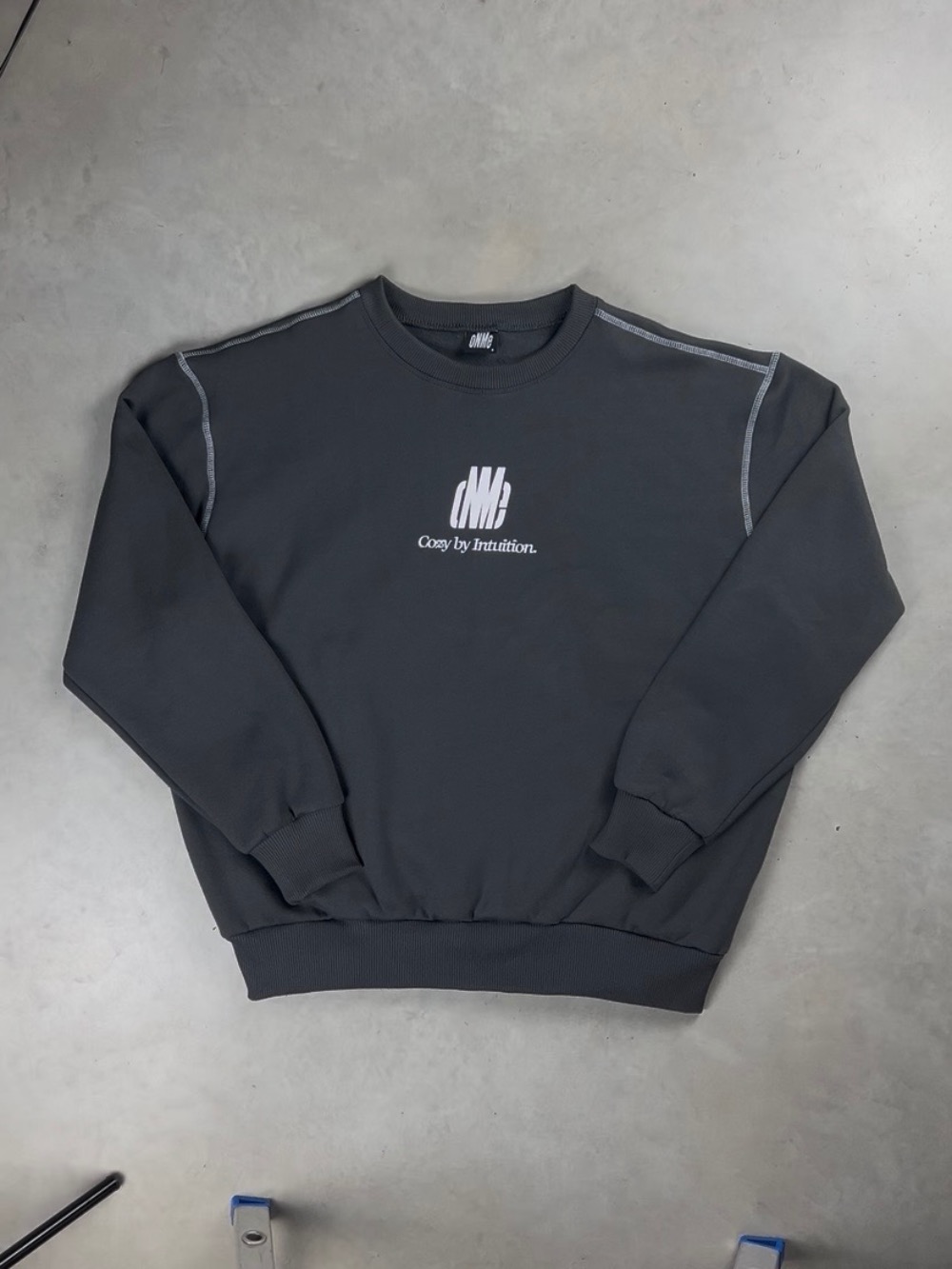 Moletom “Cozy by Intuition” On Me