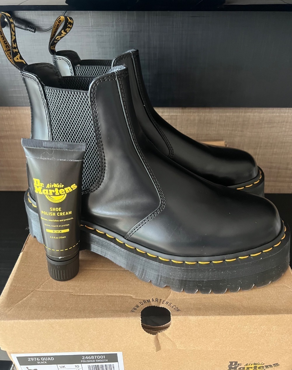 靴 Dr.Martens DAXTON Daxton Leather Slide Sandals in Black Brando