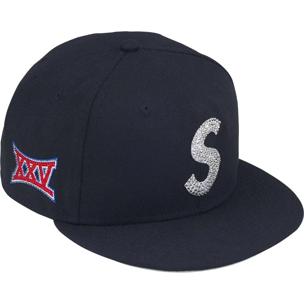 Swarovski x Supreme Boné S Logo New Era Navy FW25-29 - Droper