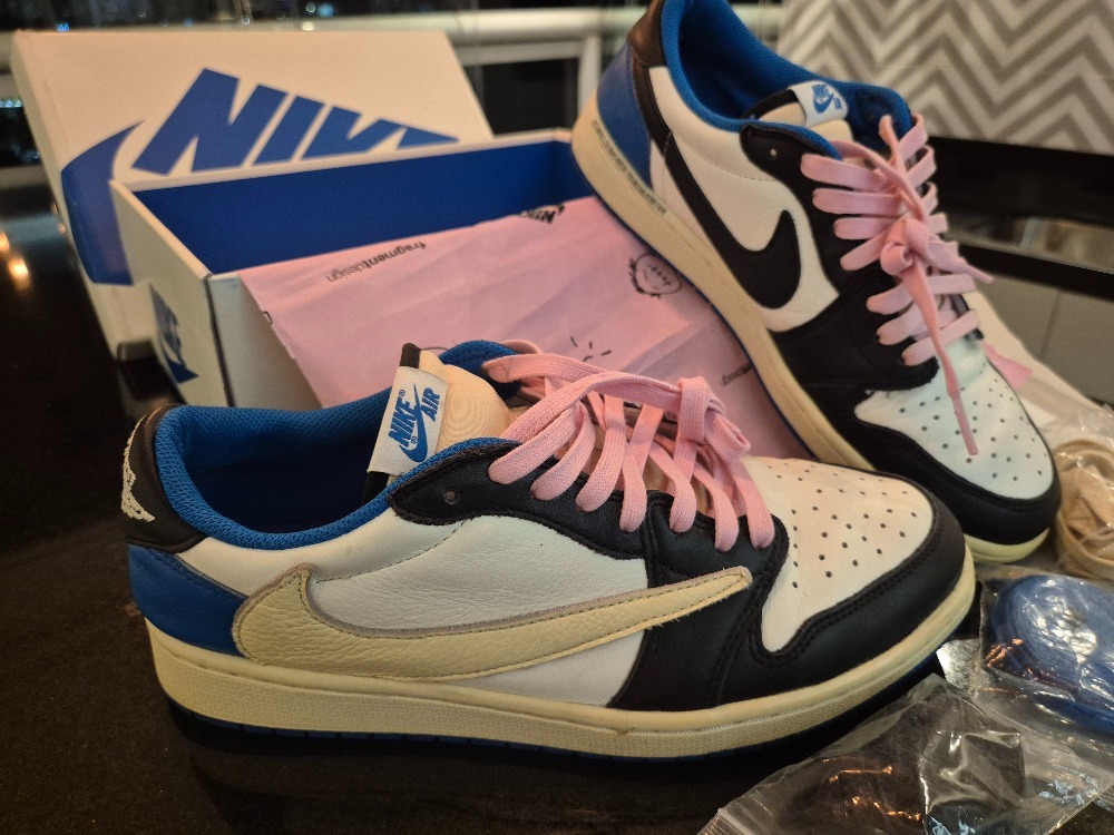 Fragment Design x Travis Scott x Air Jordan 1 Low — 41, Usado