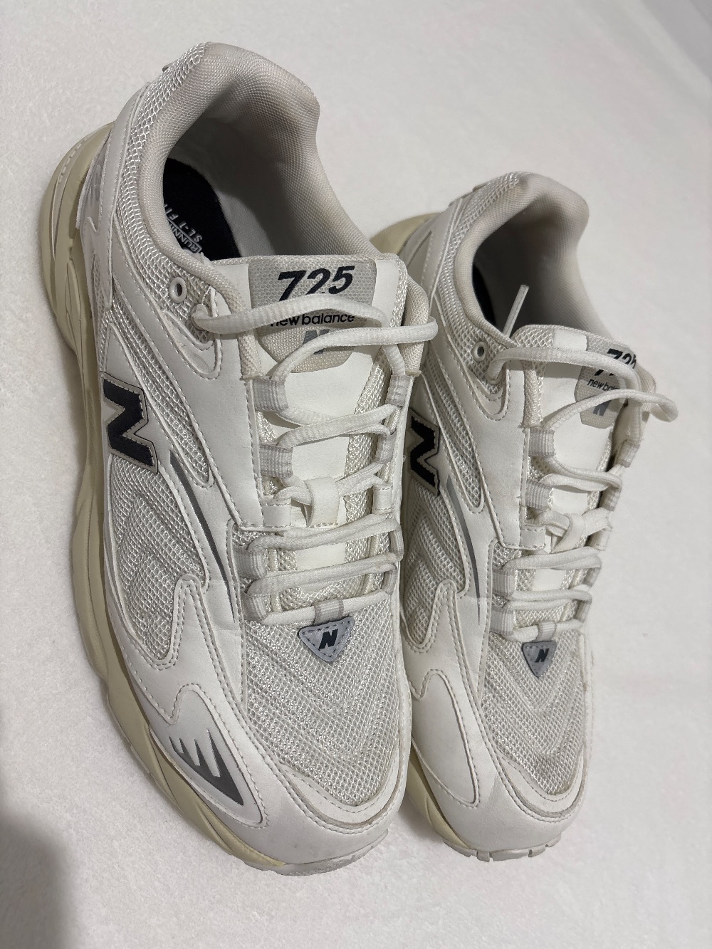 New Balance 725 Sea Salt Phantom Bone