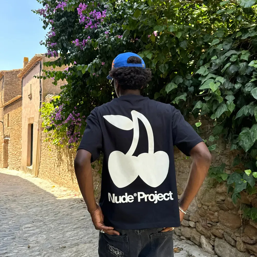 Imagem Camiseta Nude Project Cherry Logo Black