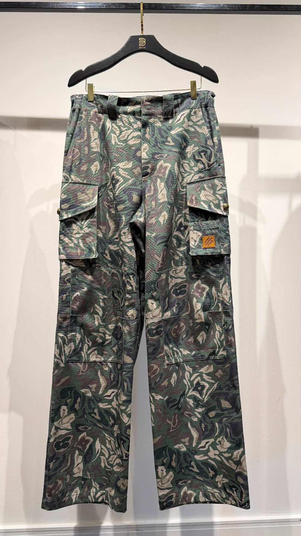 Calça Louis Vuitton Multi Pocket Cargo Camo — 42 / 44, Novo