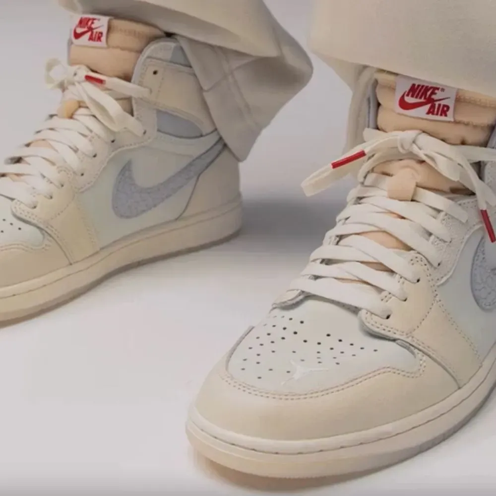 Air Jordan 1 Retro High OG Sail University Red - Droper
