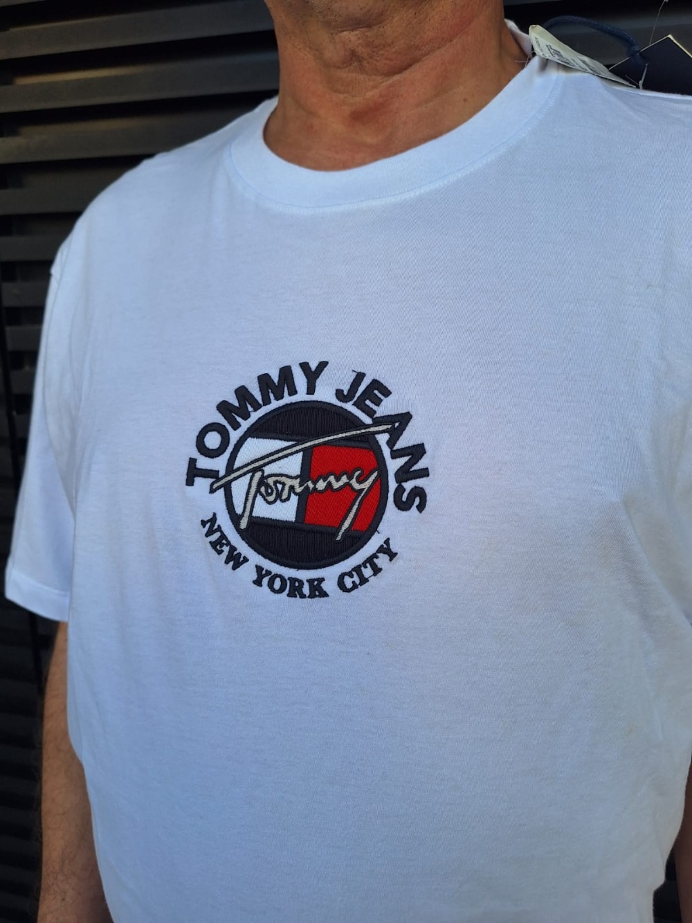 Camiseta Tommy Jeans New York City Logo Bordado Branco