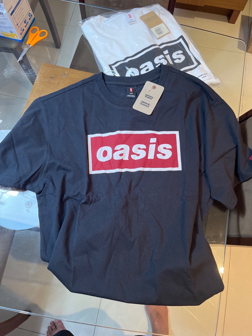 Oasis x Levi's Camiseta Band Deca Logo Caviar Black