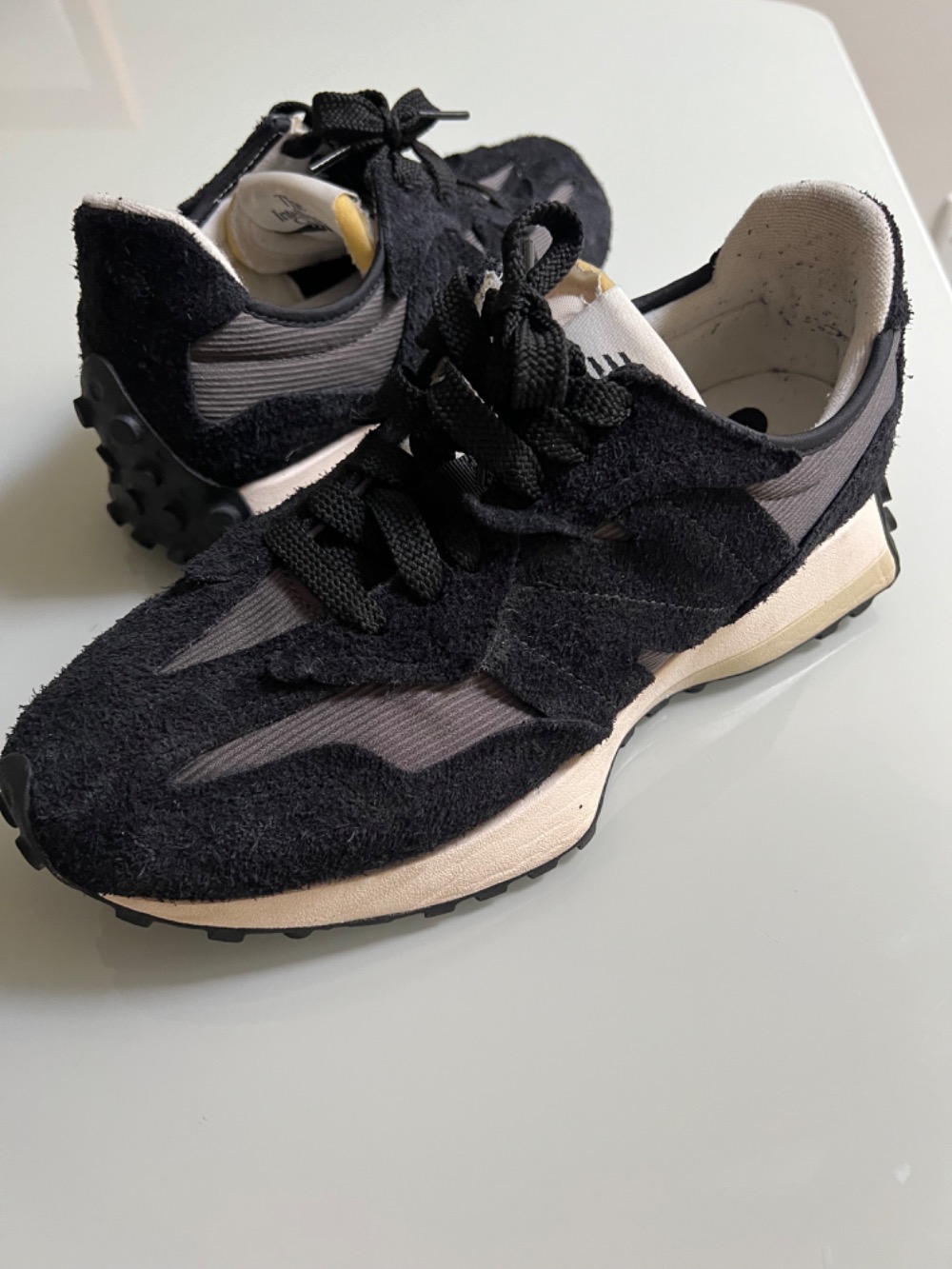 New Balance 327 Black Grey