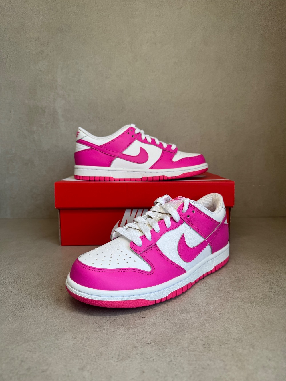 Nike Dunk Low GS Laser Fuchsia — 36, Novo