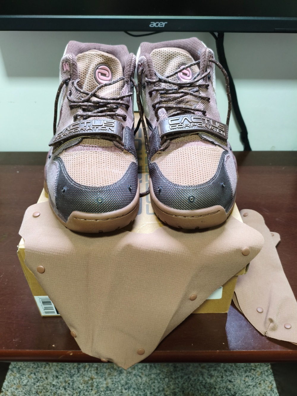 Travis Scott x Nike Air Trainer Archeo Brown and Rusty Pink — 44, Novo