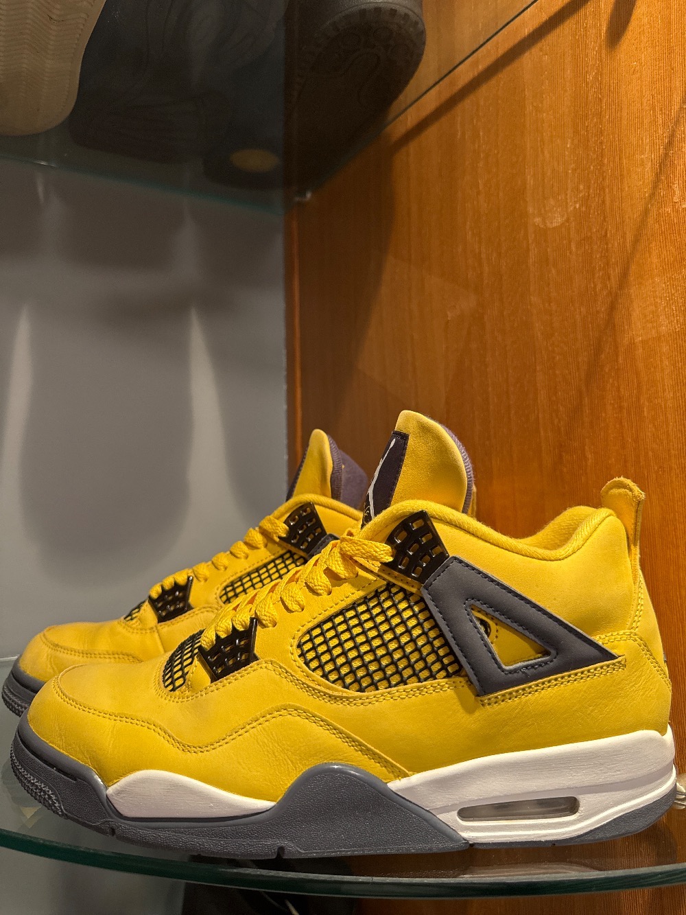 Air Jordan 4 Lightning — 42.5, Usado