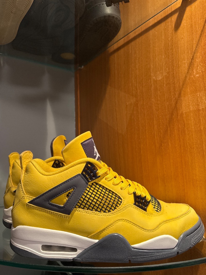 Foto 2 de Air Jordan 4 Lightning — 42.5, Usado