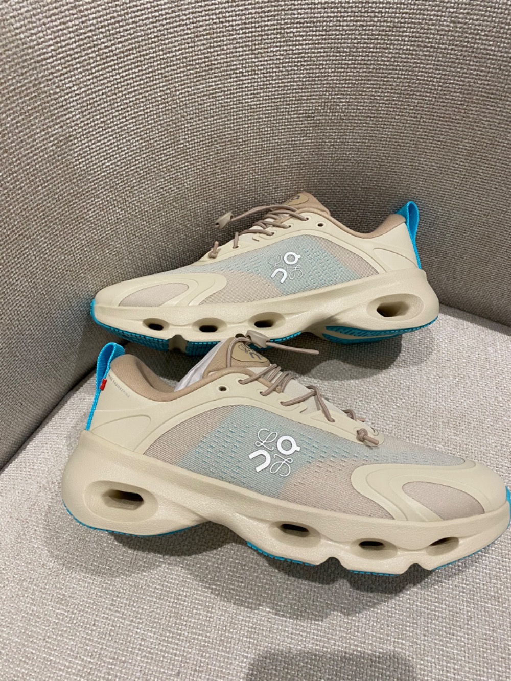 Loewe x On Cloudsolo Sand Turquoise