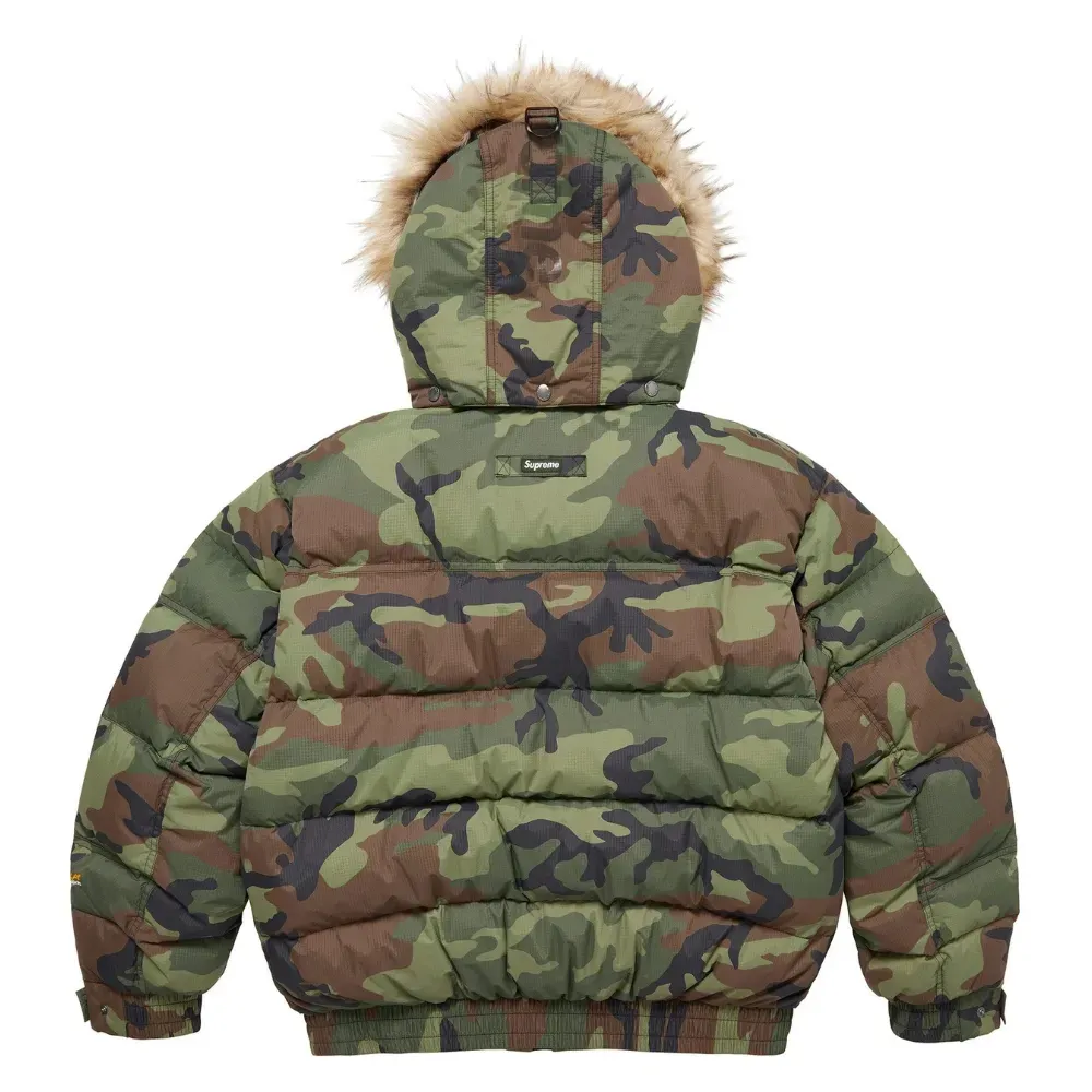 Jaqueta Supreme Facemask 700-Fill Down Puffer Woodland Camo FW25
