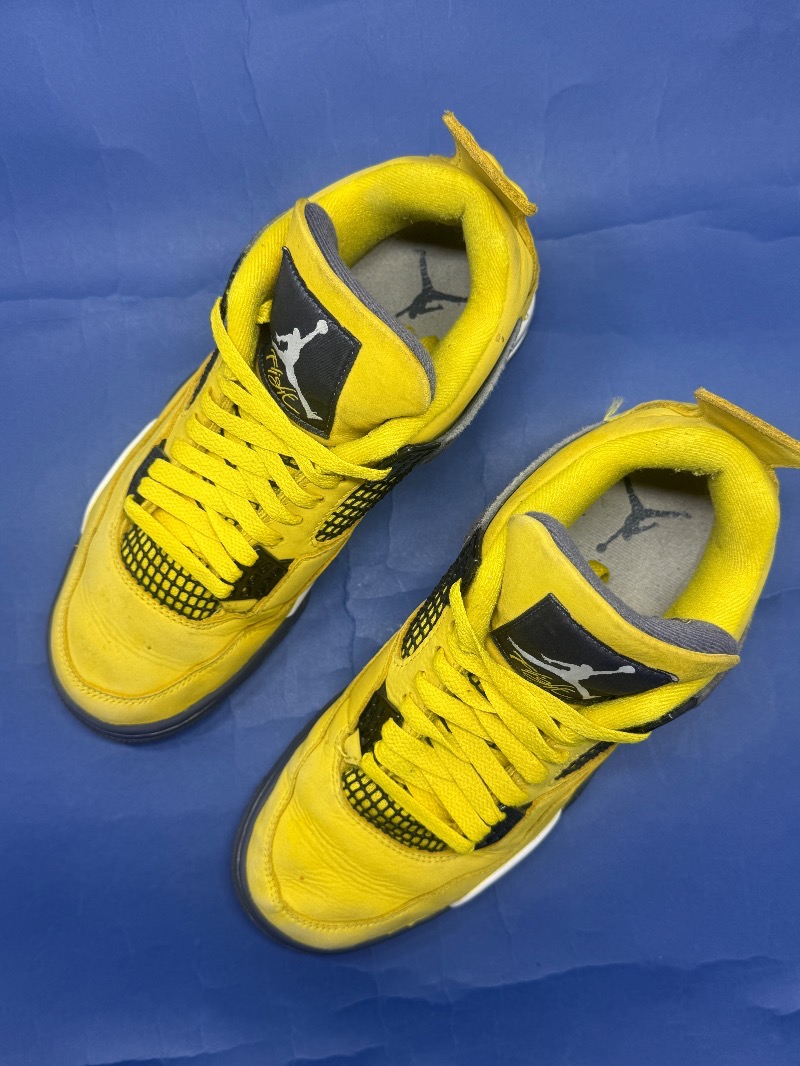Foto 2 de Air Jordan 4 Lightning — 39, Usado