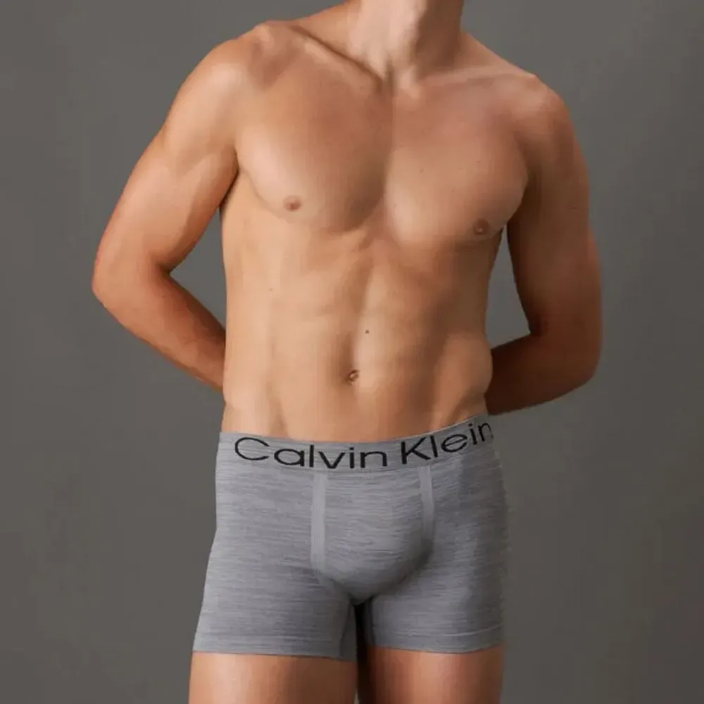 Cueca Calvin Klein Kit 3 Cuecas Trunk Seamless Flamê Black White Grey foto 2