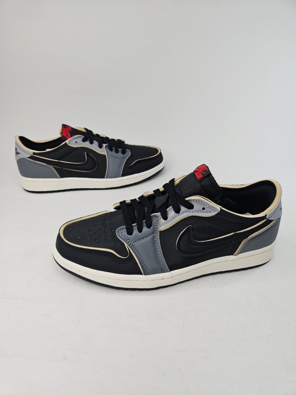 Air Jordan 1 Low OG EX Black and Smoke Grey — 40.5, Novo