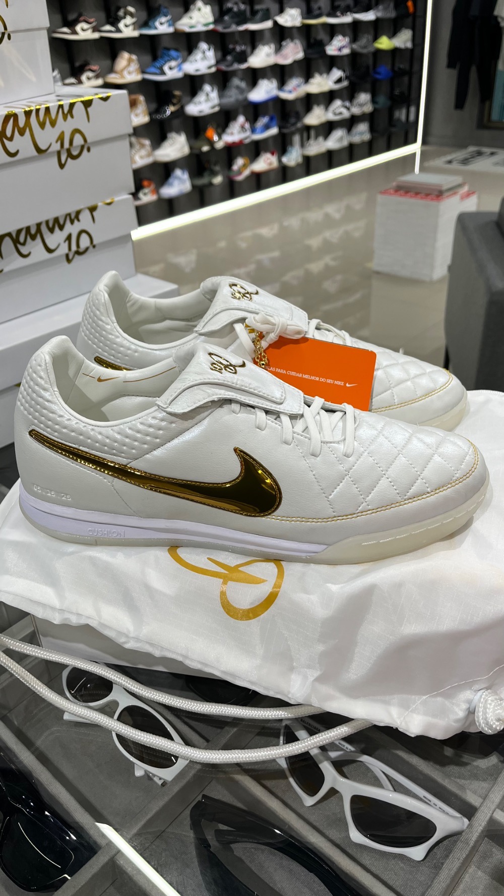 Nike Tiempo SE Ronaldinho Metallic Summit White Metallic Gold