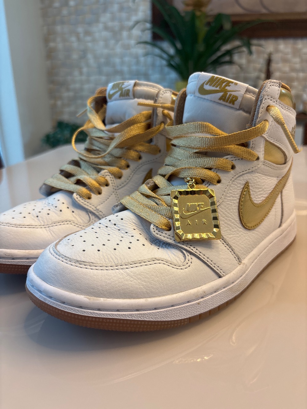 Air Jordan 1 High OG Metallic Gold — 35, Usado