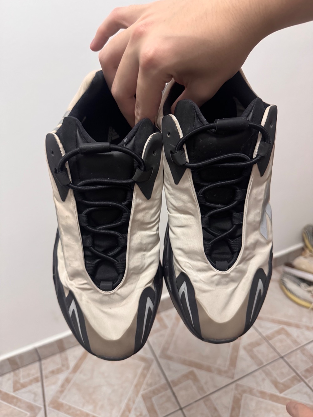 Yeezy Boost 700 MNVN Bone