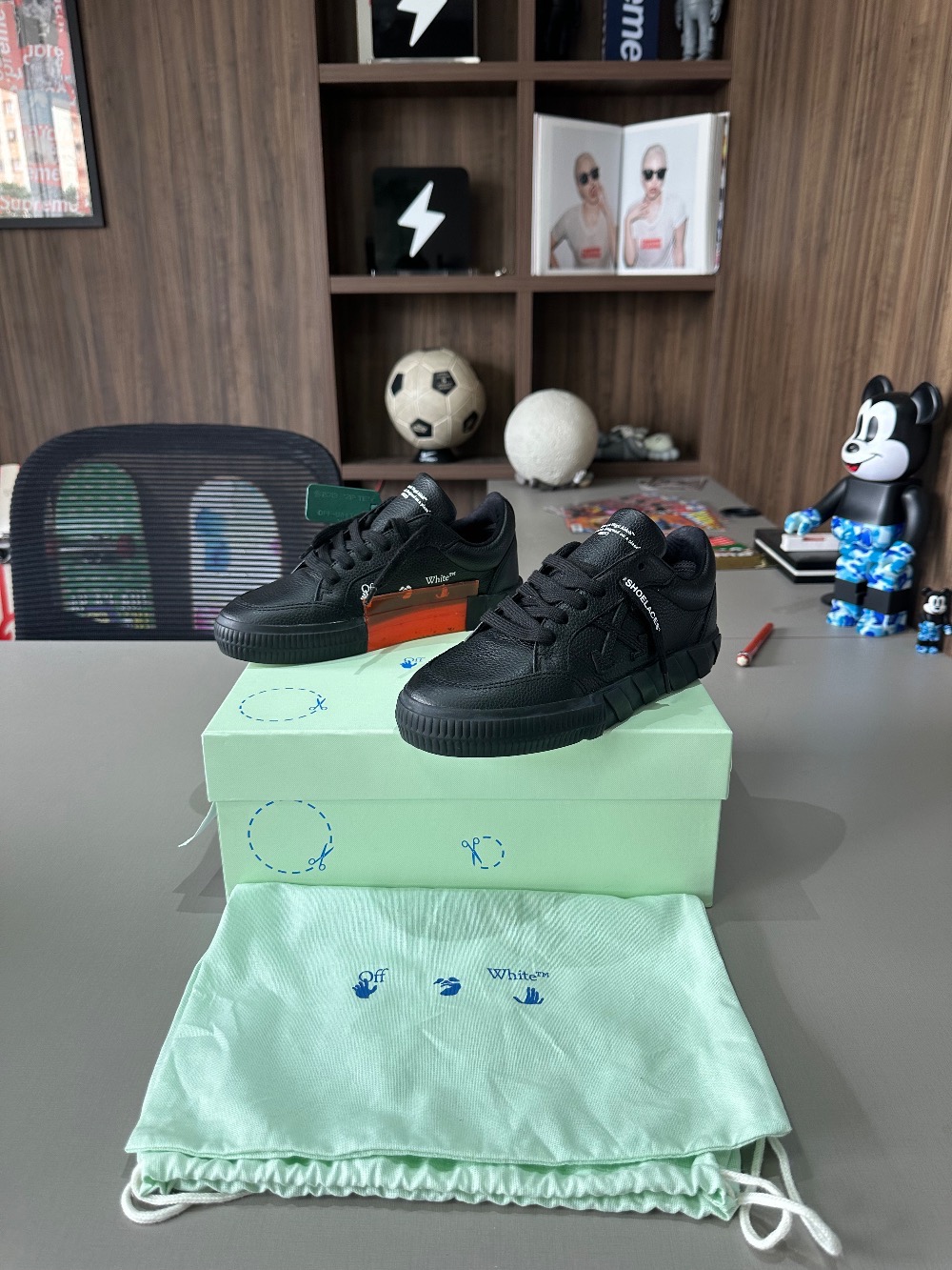 Off-White Vulcanized Low Black