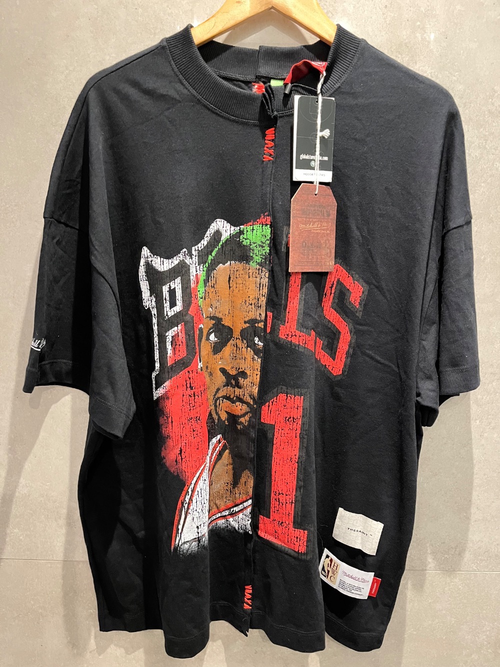 CAMISETA MITCHELL & NESS THESAINT CHICAGO BULLS DENNIS RODMAN MASCULINA